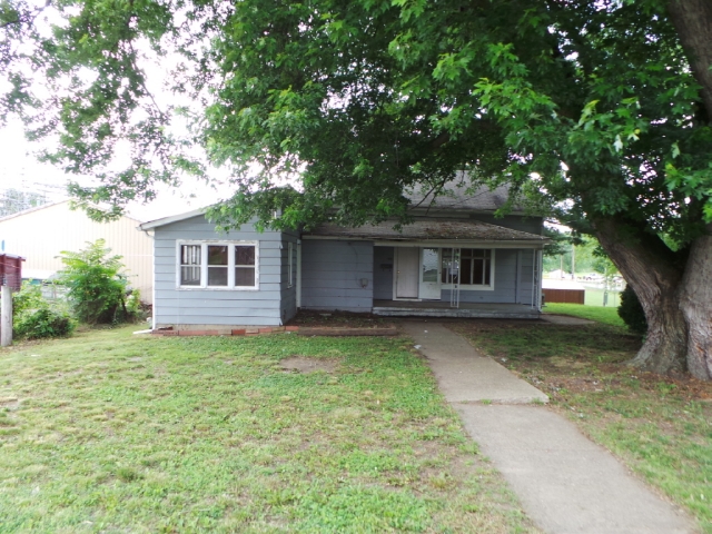 211 Hanna St, Dennison, OH 44621 