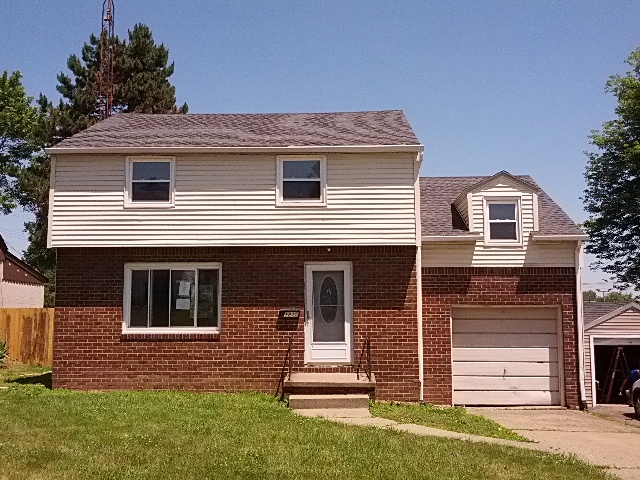 1215 NE Milford Street, Canton, OH 44714 