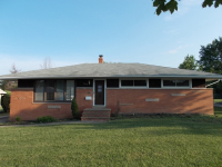 2595 Sherwood Dr, Parma, OH 44134 