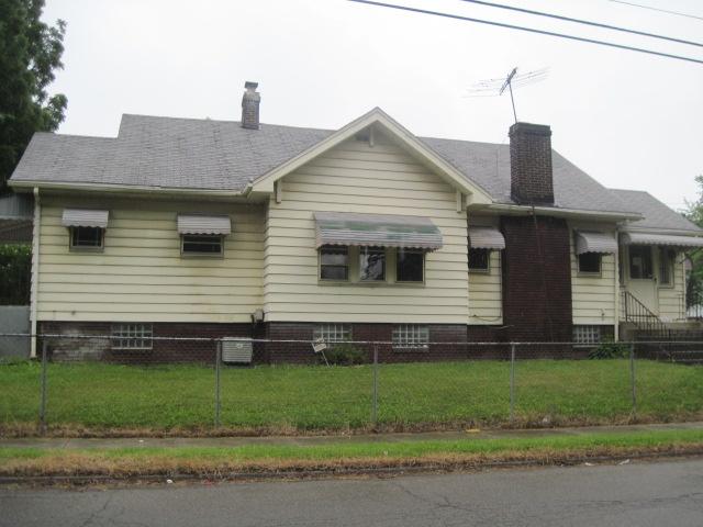 204 E Ravenwood Ave, Youngstown, OH 44507 