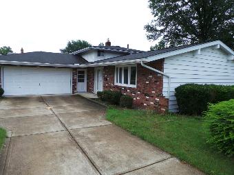 21901 Briarwood Dr, Fairview Park, OH 44126 