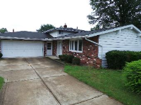 21901 Briarwood Dr, Fairview Park, OH 44126 