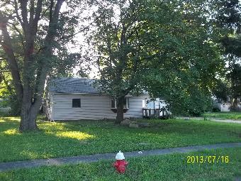 911 Dillewood St, Sheffield Lake, OH 44054 