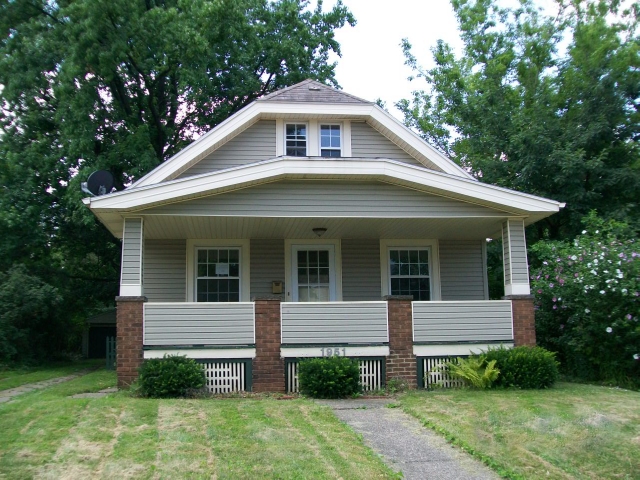1951 Creston Avenue, Cleveland, OH 44109 
