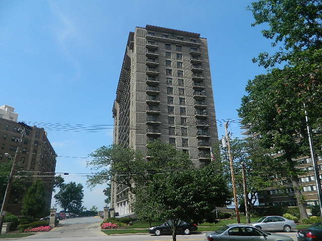 12500 Edgewater Dr,1103, Lakewood, OH 44107 