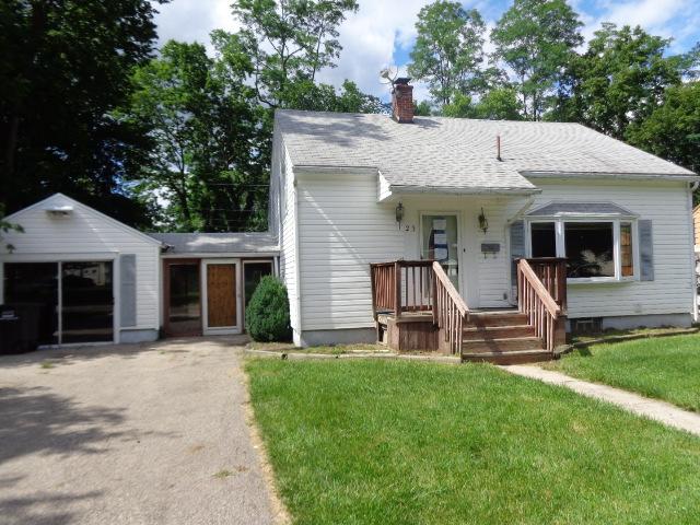 23 Maple Hill Dr, West Carrollton, OH 45449 