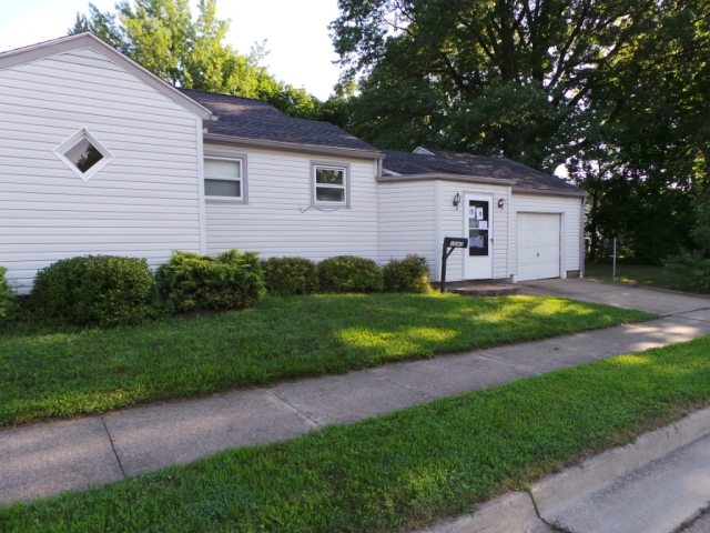 1043 Slosson St, Akron, OH 44320 