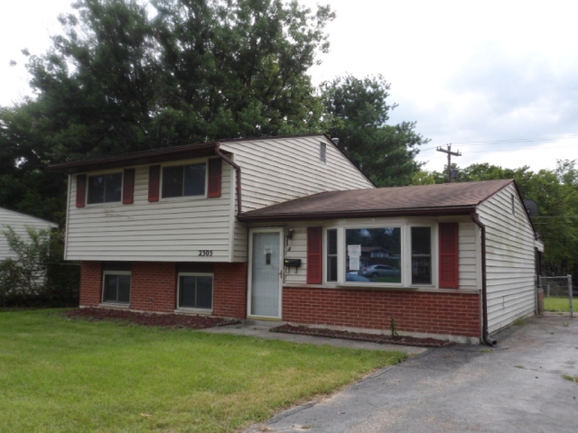 2305 Majestic Dr W, Columbus, OH 43232 