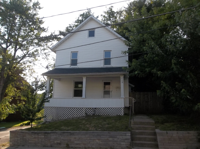 228 Race St, Ashland, OH 44805 