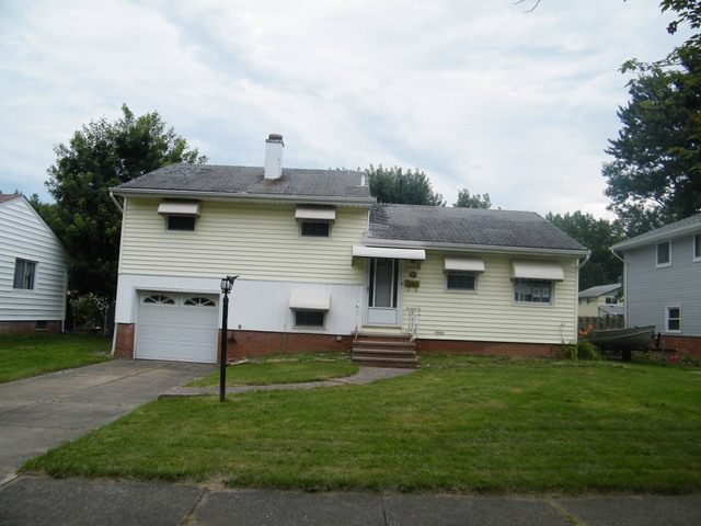 5895 Doxmere Dr, Parma Heights, OH 44130 