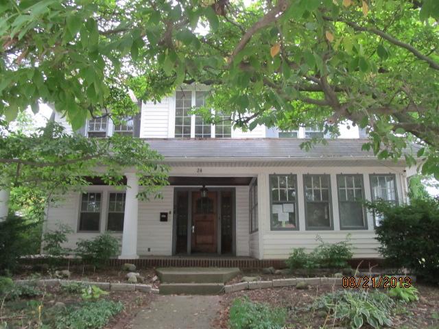 24 High School Ave, Shelby, OH 44875 