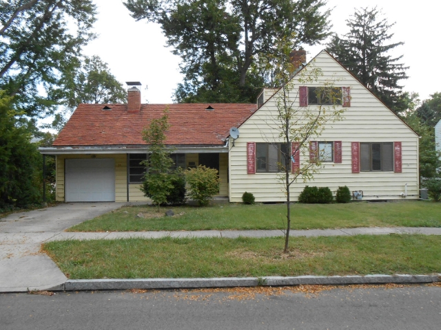 30 Avenell Ln, Cincinnati, OH 45218 