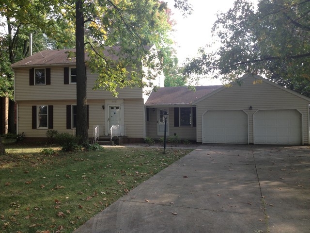 704 Menlo Park St Southwest, Hartville, OH 44632 