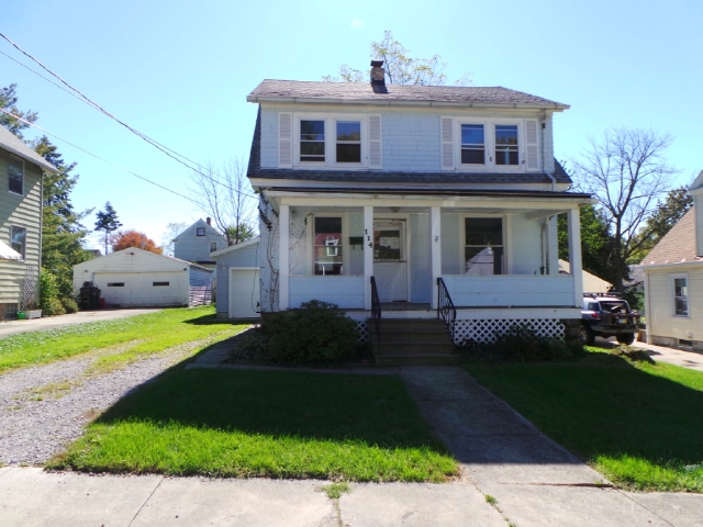 114 Elizabeth St, Elyria, OH 44035 