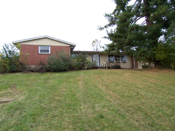 640 White Oak Dr, Springfield, OH 45504 