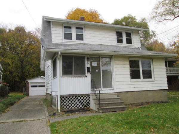 965 Dan St, Akron, OH 44310 