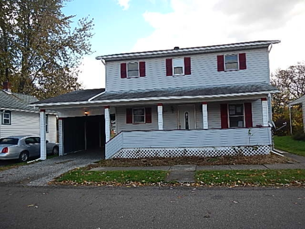 517 Tuscarawas Ave., Newcomerstown, OH 43832 