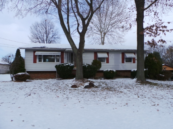 711 Homewood Ave, Barberton, OH 44203 