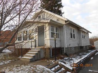 697 Homewood Ave, Barberton, OH 44203 