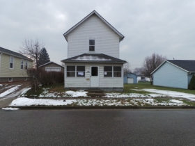 246 1st St SE, Brewster, OH 44613 