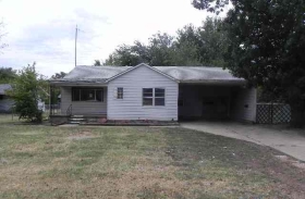 812 LOCUST ST, PERRY, OK 73077 