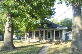 907 N JEFFERSON AVE, WAGONER, OK 74467 