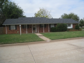 129 OAKSIDE DRIVE, MOORE, OK 73160 