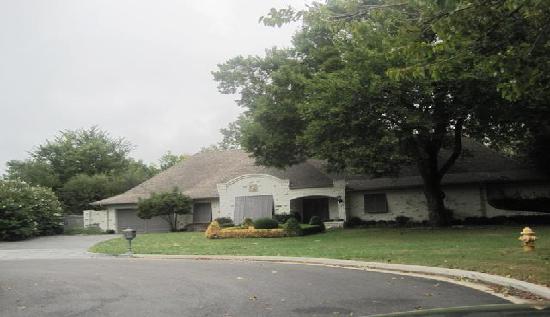 6905 South Knoxville Place, Tulsa, OK 74136 