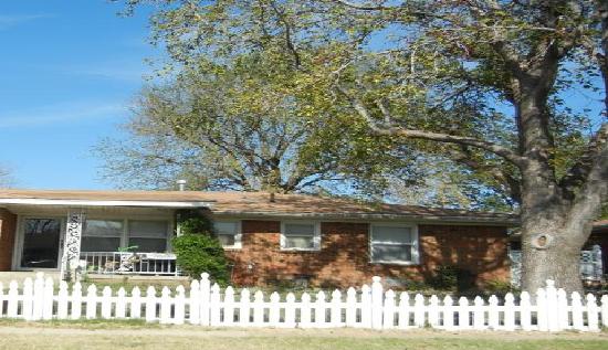 405 West Douglas Drive, Midwest City, OK 73110 