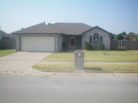 700 NE 19th Ter, Moore, OK 73160 