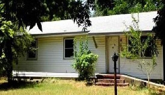 809 Carbon Ave, Hartshorne, OK 74547 