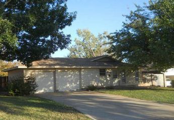 417 NW Woodland Dr, Lawton, OK 73505 