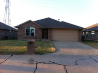 285 Cambridge Dr, Midwest City, OK 73110 