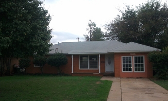 908 East Oakwood Ave, Altus, OK 73521 