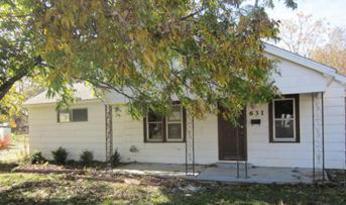 631 N Hickory St, Ada, OK 74820 