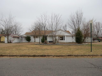 322 S Main St, Sallisaw, OK 74955 