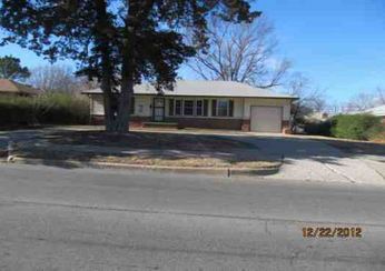 404 N 14th St, Ponca City, OK 74601 