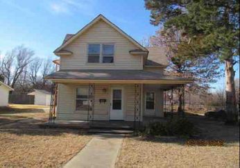 401 S Magnolia Ave, Newkirk, OK 74647 