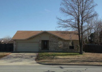 2312 N Santa Fe Ave, Moore, OK 73160 