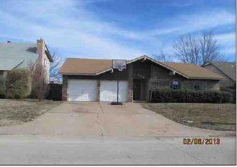 204 N Morgan Dr, Moore, OK 73160 