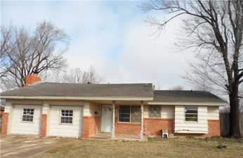 941 NW 12th St, Moore, OK 73160 