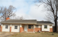 941 NW 12th St, Moore, OK 73160 