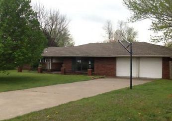 4107 Lakeview Dr, Bartlesville, OK 74006 