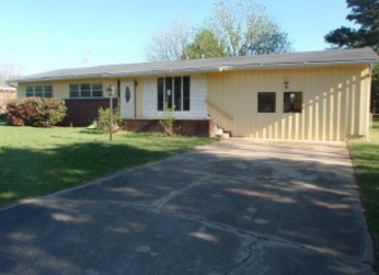 111 Clark Ave, Poteau, OK 74953 