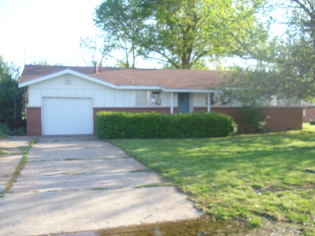 925 W Clyde Ave, Vinita, OK 74301 