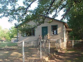 121 Mcloud Ave, Arkoma, OK 74901 