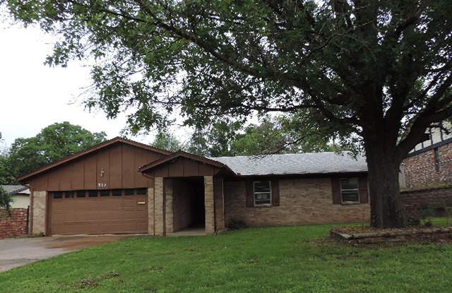 913 E Teresa Ave, Sapulpa, OK 74066 