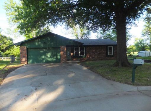 1100 W School Ct, Claremore, OK 74017 
