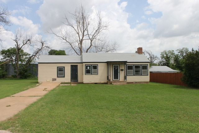 213 E Wyoming St, Walters, OK 73572 