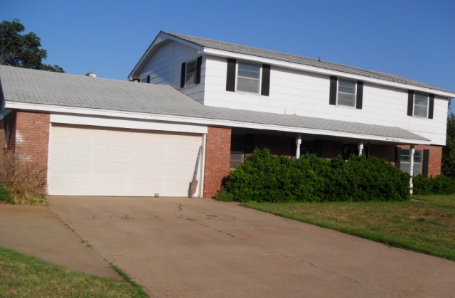 1121 Chandler Dr, Clinton, OK 73601 